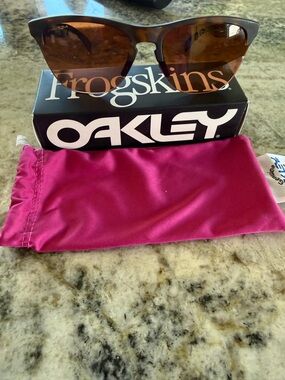 Oakley Frogskins Sunglasses in Tortoise with Brown Lenses NIB